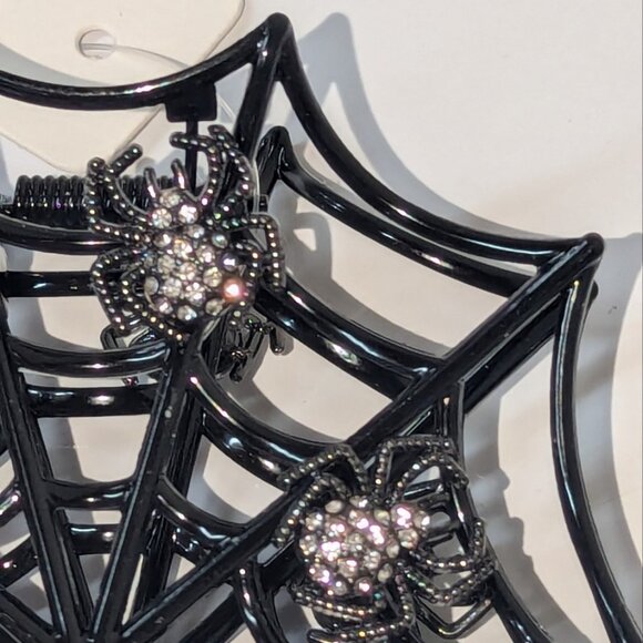 SPIDER WEB AND SPIDER METAL JAW CLIP!! - Picture 2 of 3